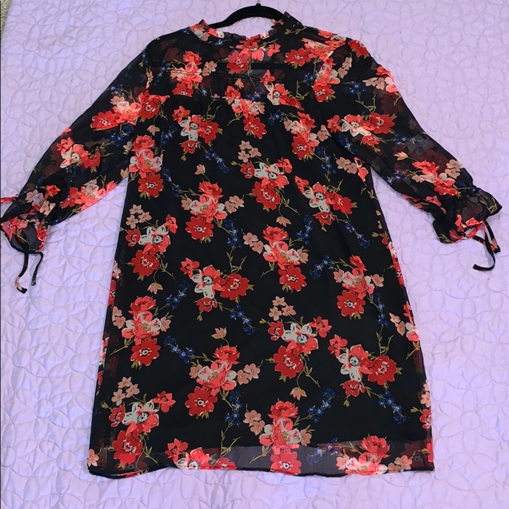 Dress - Picture 2 of 4